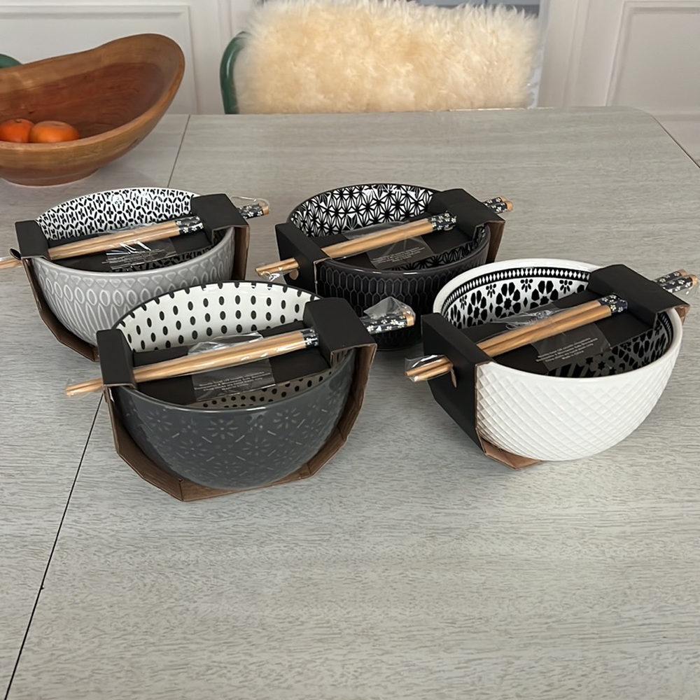 4 ramen bowls. Coordinating colors and patterns. Nwt.